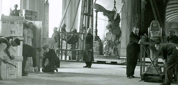Évacuation des œuvres au Louvre (1939). Source : Cultures-J